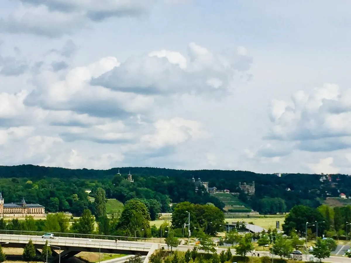 Panoramablick Auf Elbe Und Schloesser contacts